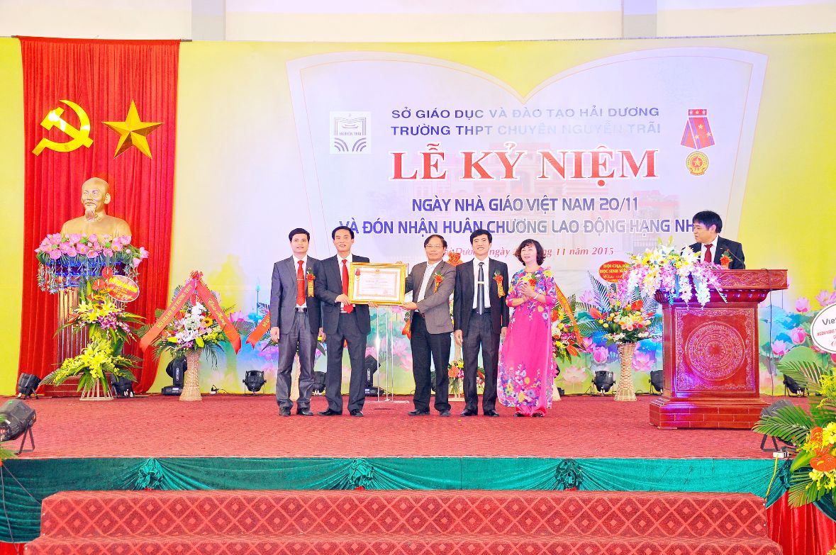 Lễ Kỷ niệm ngày Nhà giáo Việt Nam 20-11-2015 và đón nhận Huân chương Lao động hạng Nhất