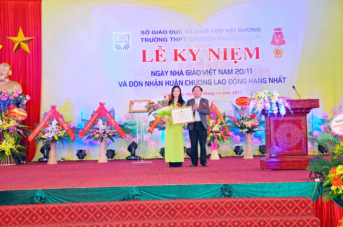 Nhấn để phóng to