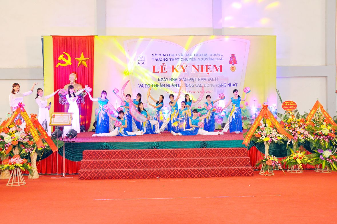 Nhấn để phóng to