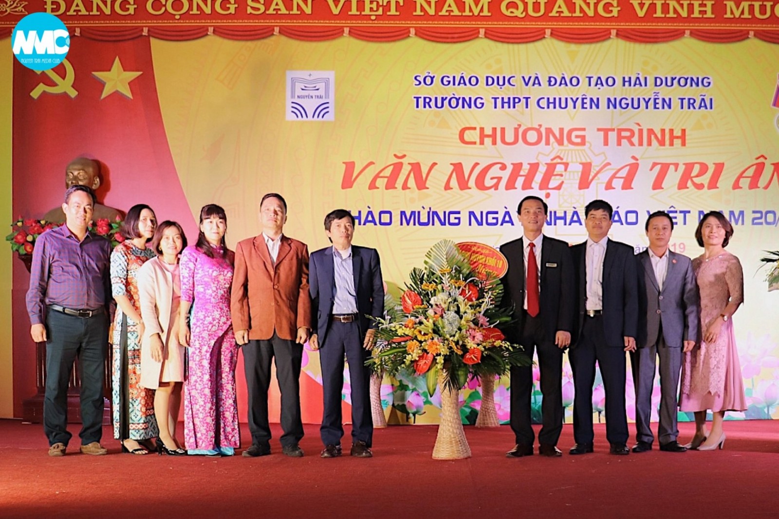 Nhấn để phóng to