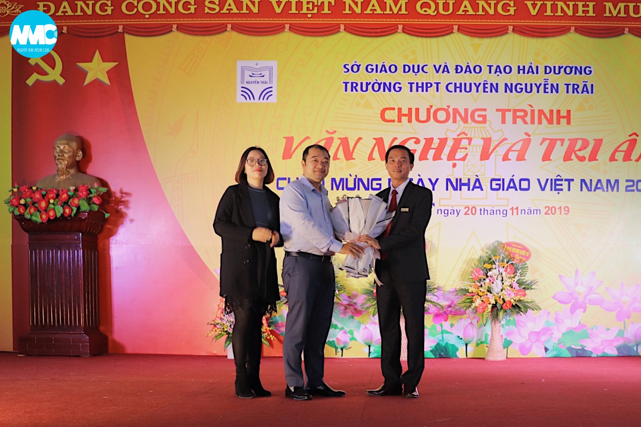 Nhấn để phóng to