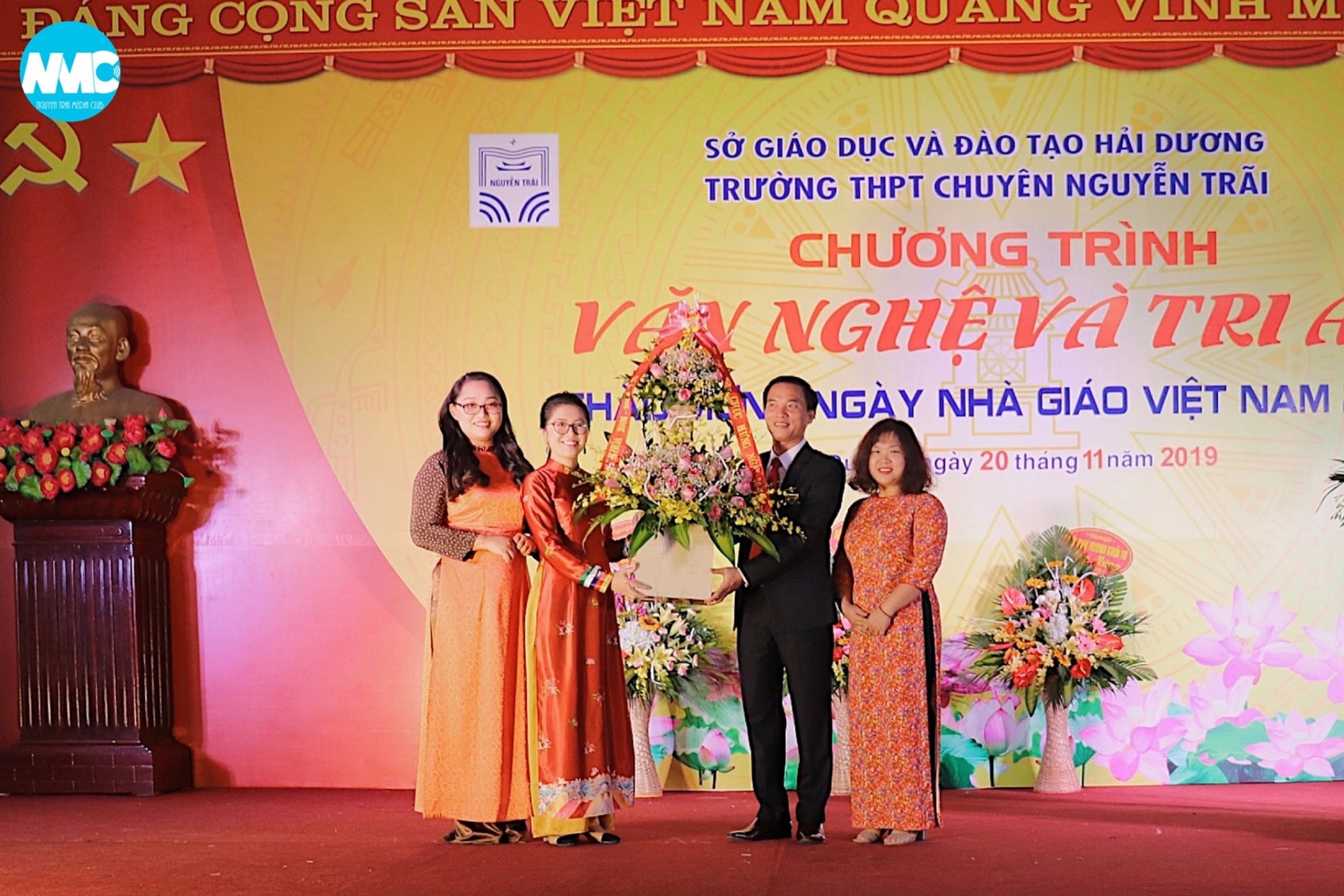 Nhấn để phóng to