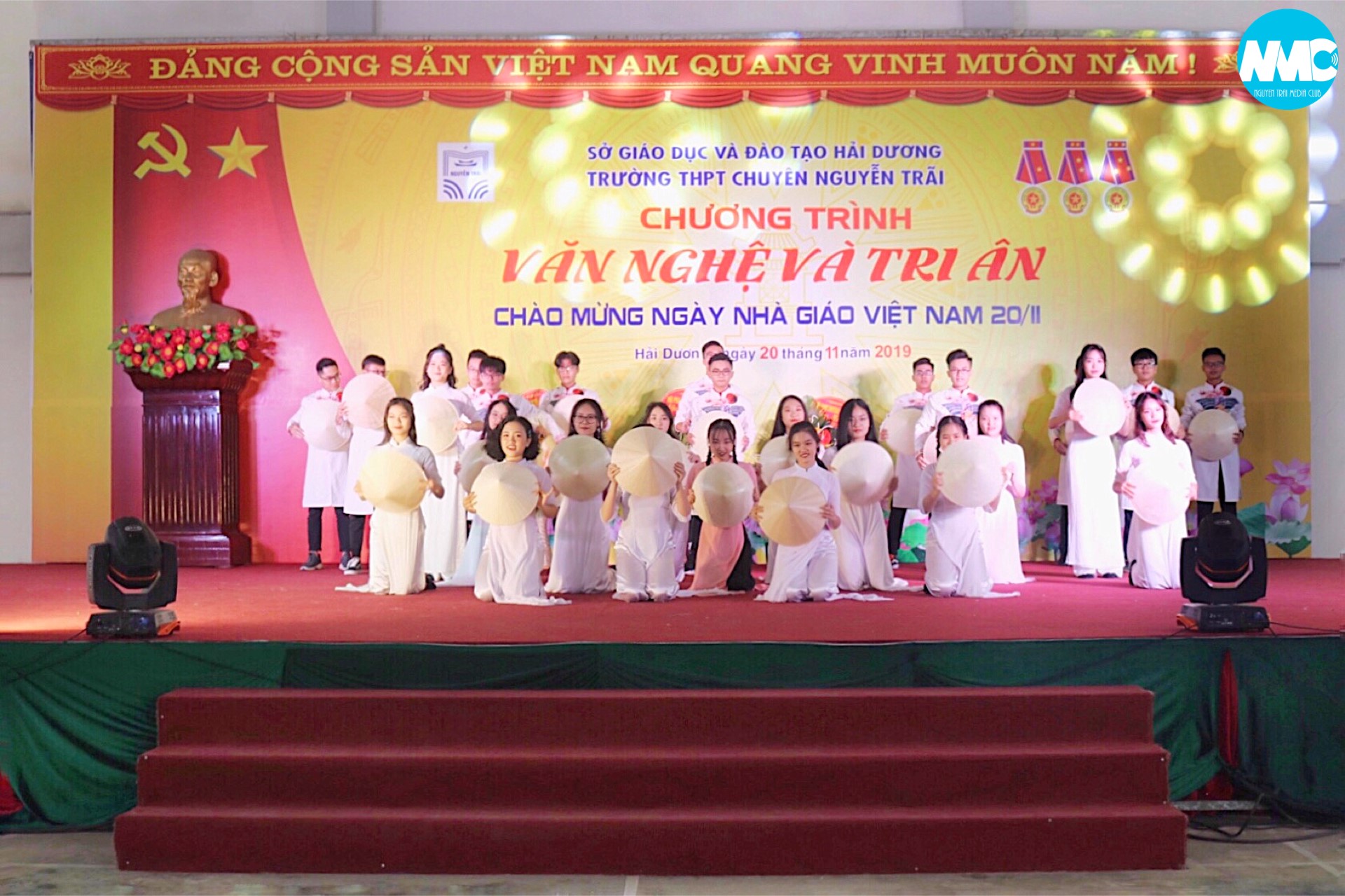 Nhấn để phóng to