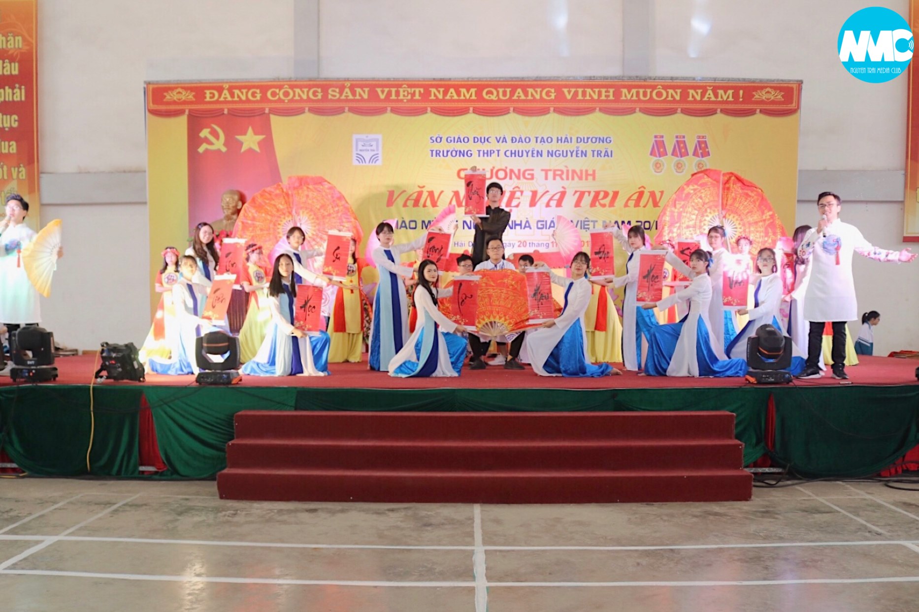 Nhấn để phóng to
