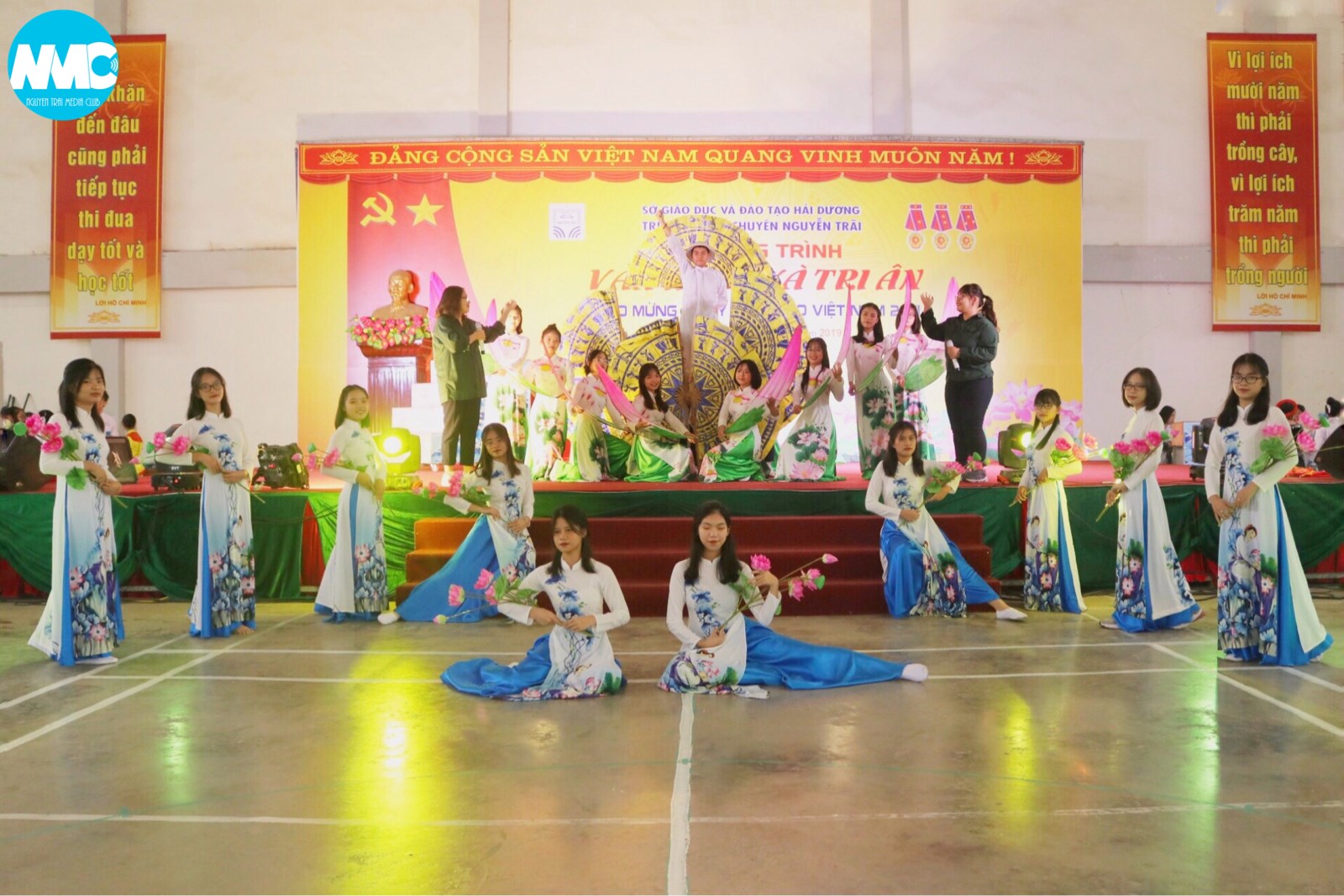 Nhấn để phóng to