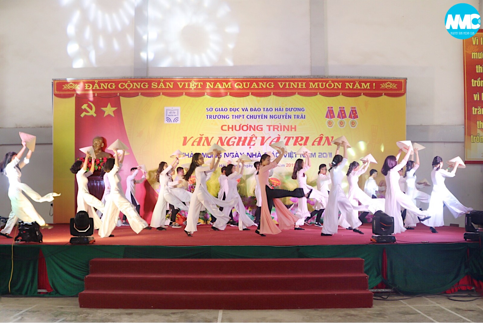 Nhấn để phóng to