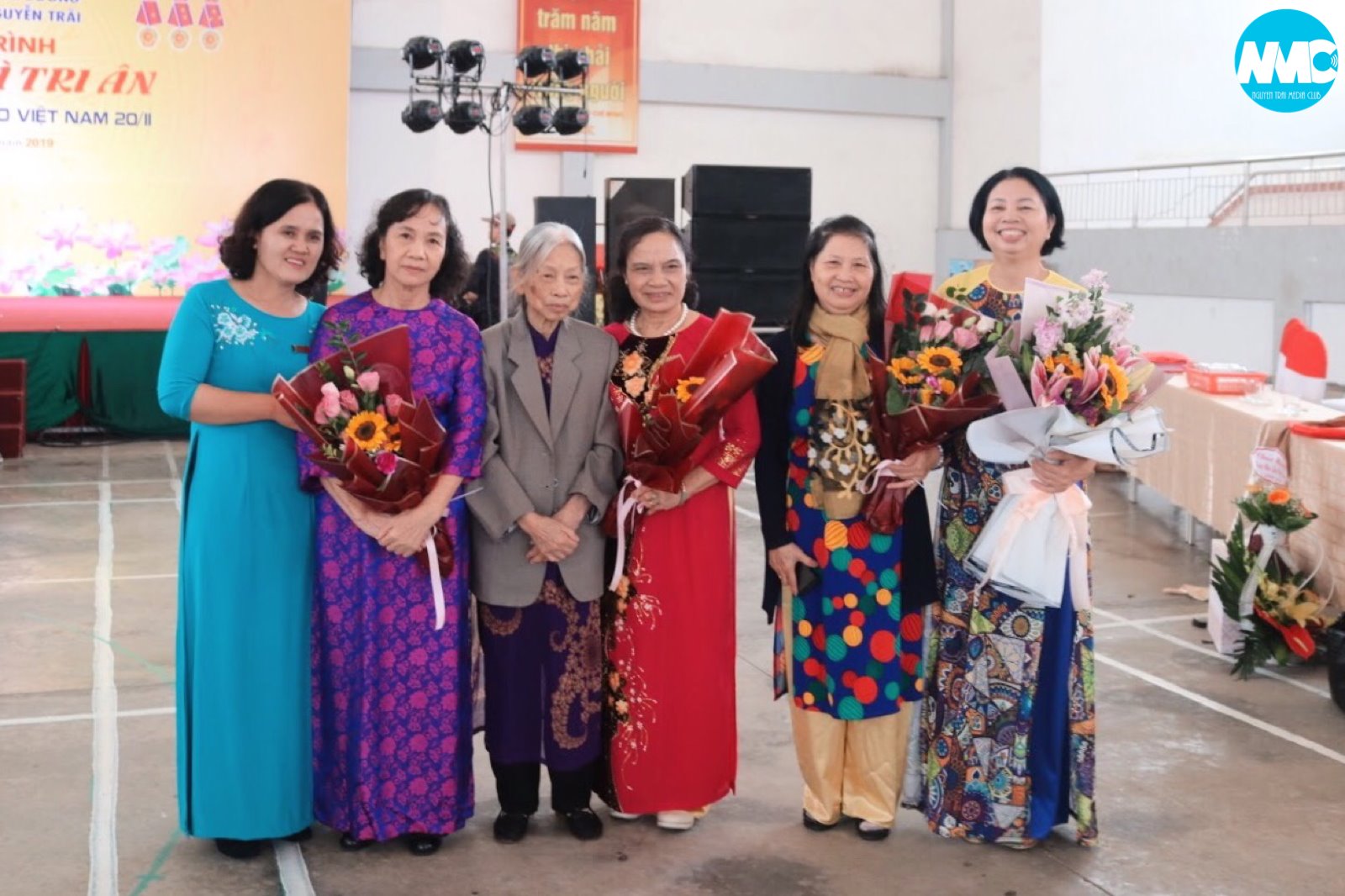 Nhấn để phóng to