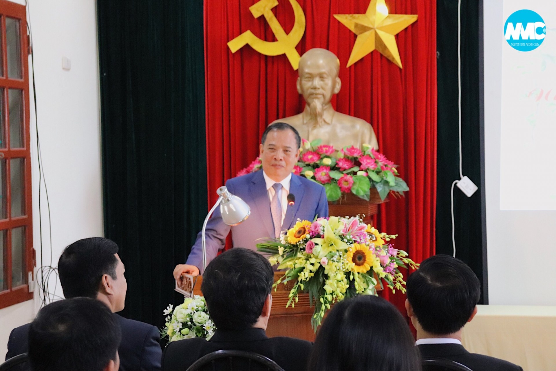 Nhấn để phóng to