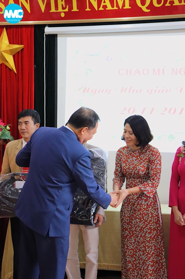 Nhấn để phóng to