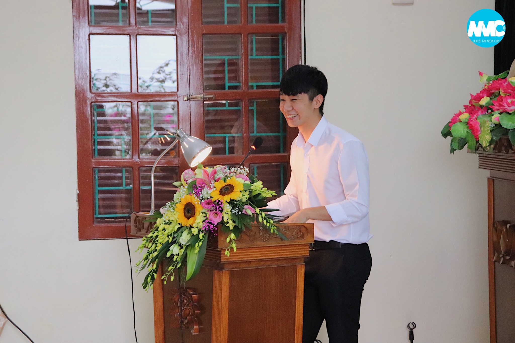 Nhấn để phóng to
