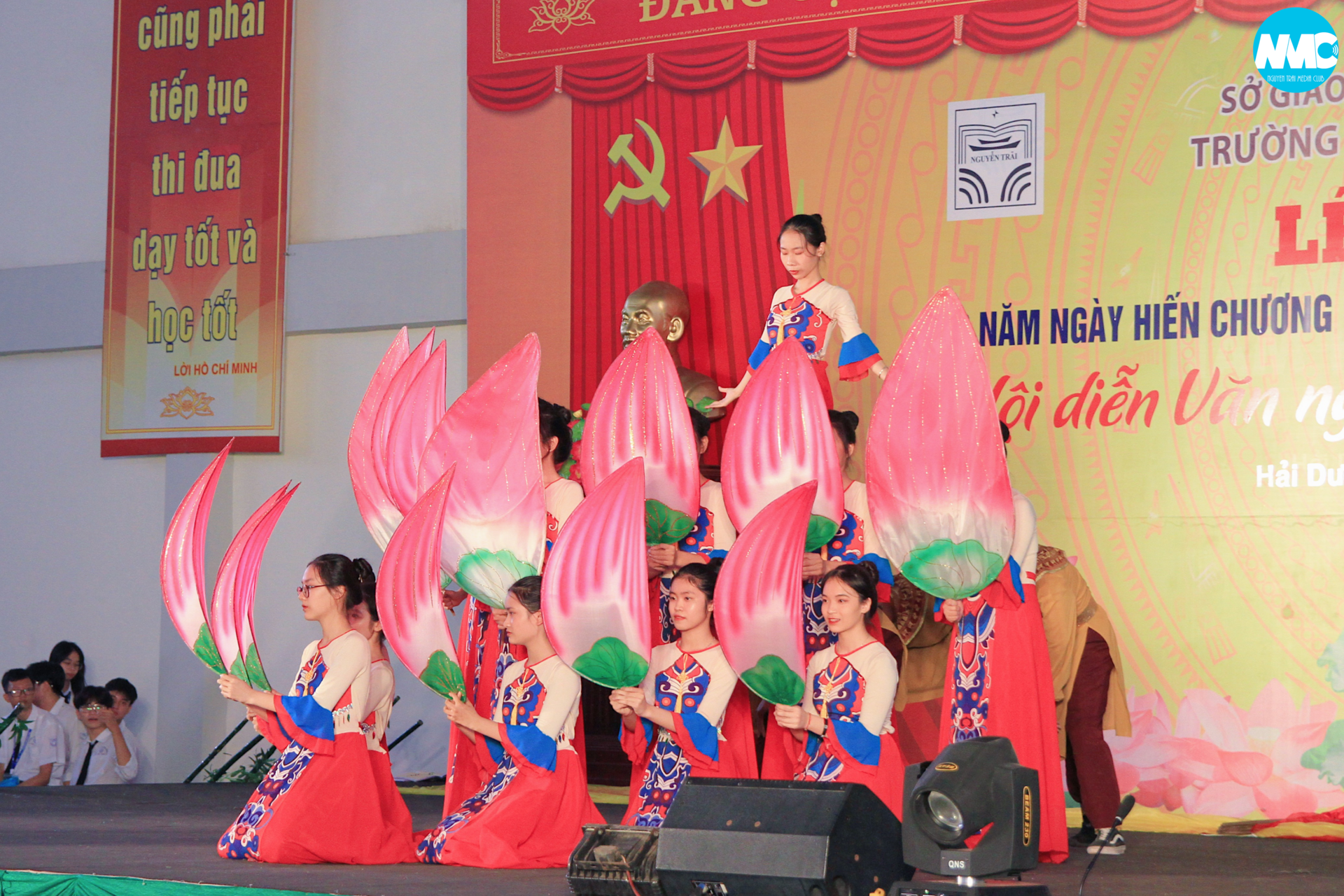 Nhấn để phóng to