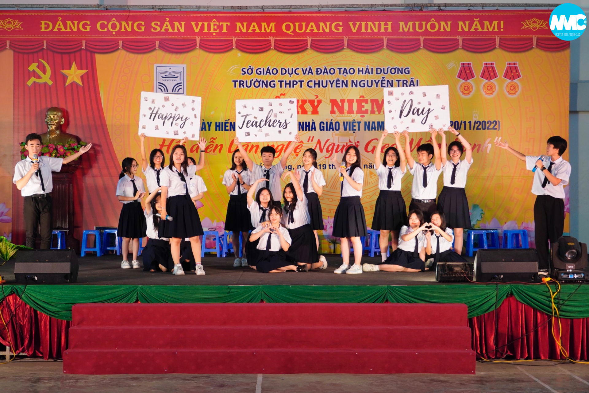 Nhấn để phóng to