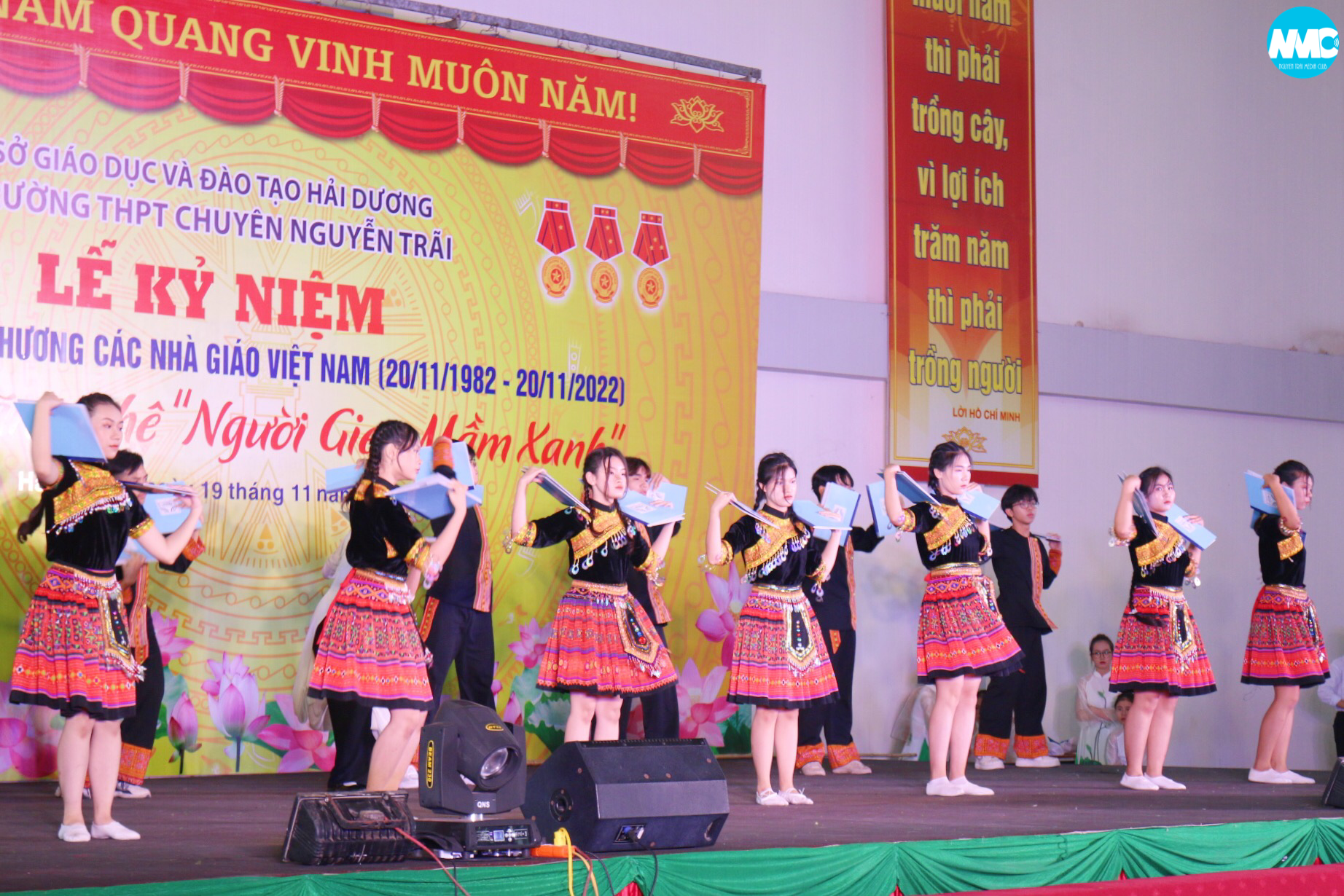 Nhấn để phóng to
