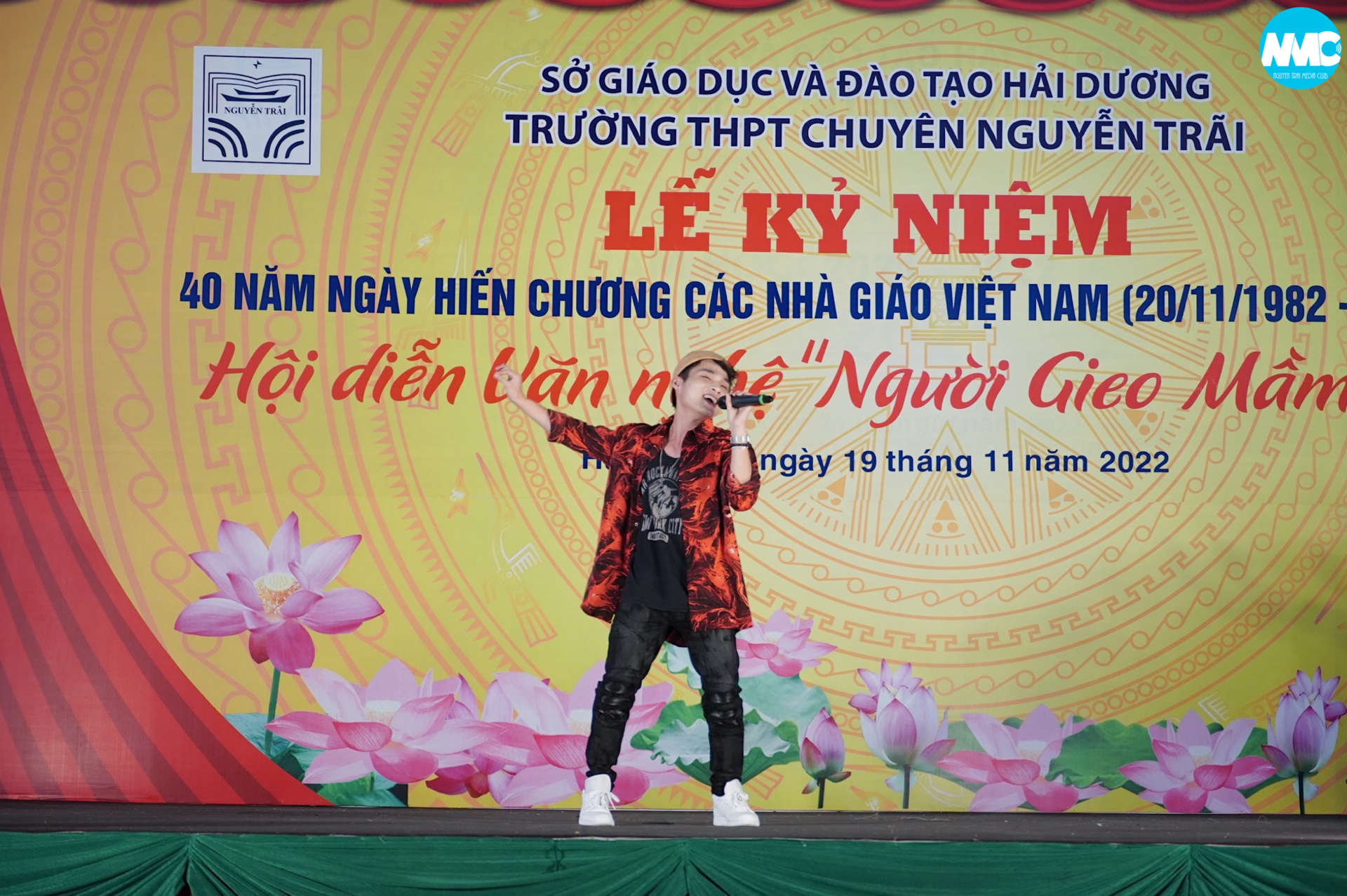 Nhấn để phóng to