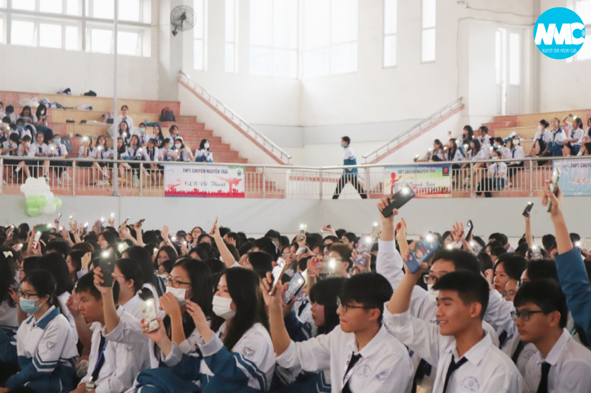 Nhấn để phóng to