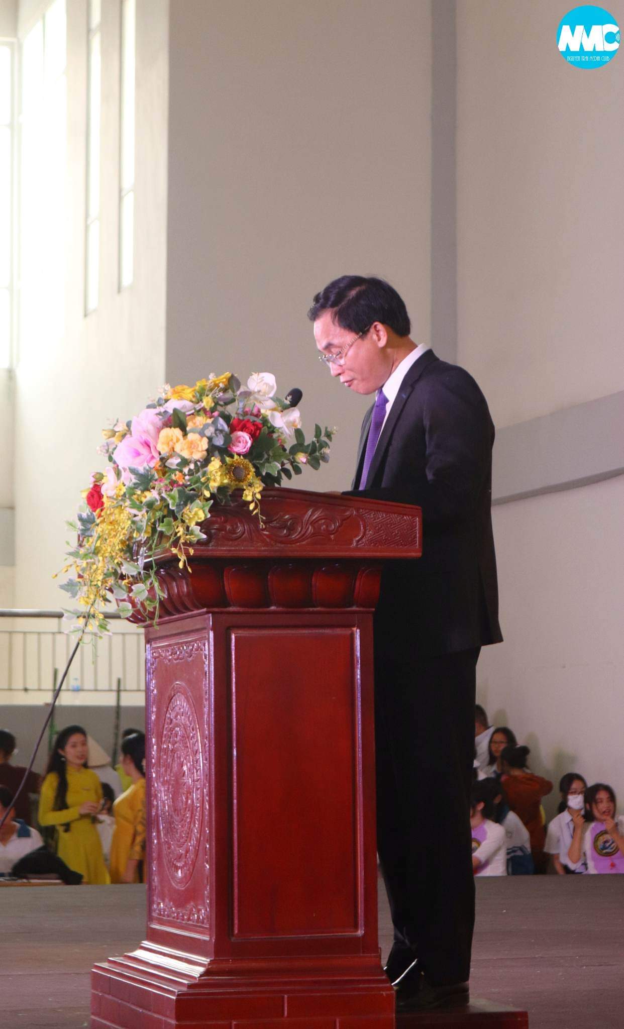 Nhấn để phóng to