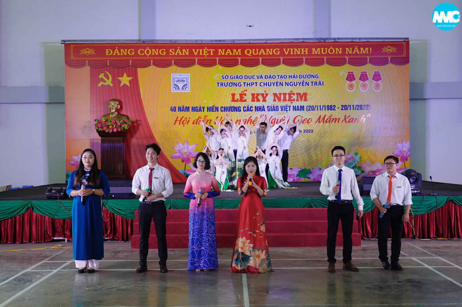 Nhấn để phóng to