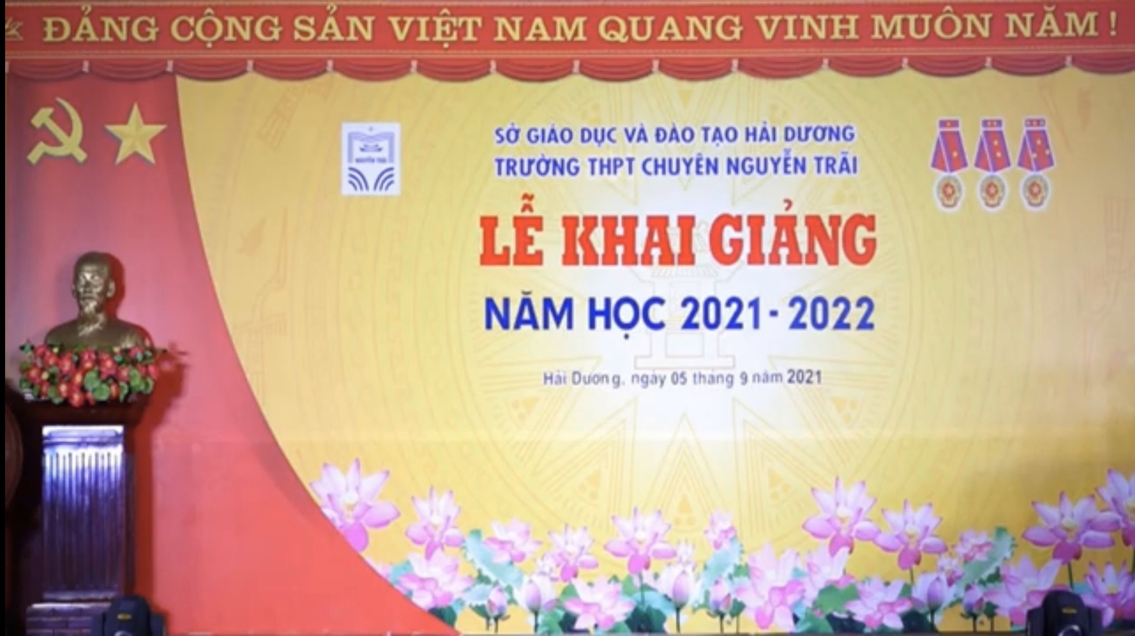 Lễ Khai giảng trường THPT chuyên Nguyễn Trãi - Năm học 2021-2022