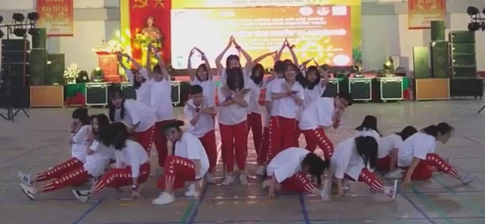 Giải nhất Flasmob liên khối - Khổi chuyên Nga