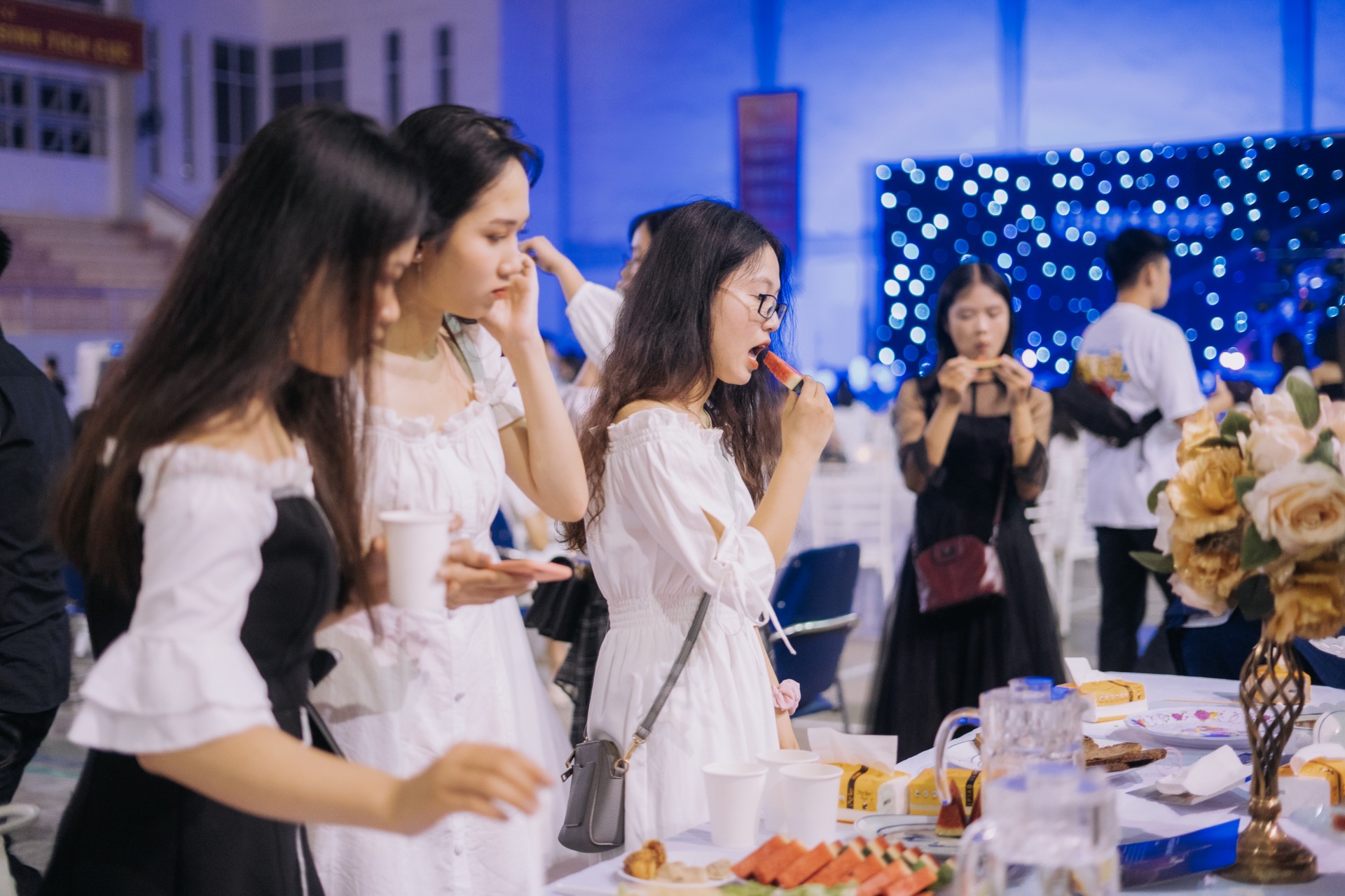 Nhấn để phóng to