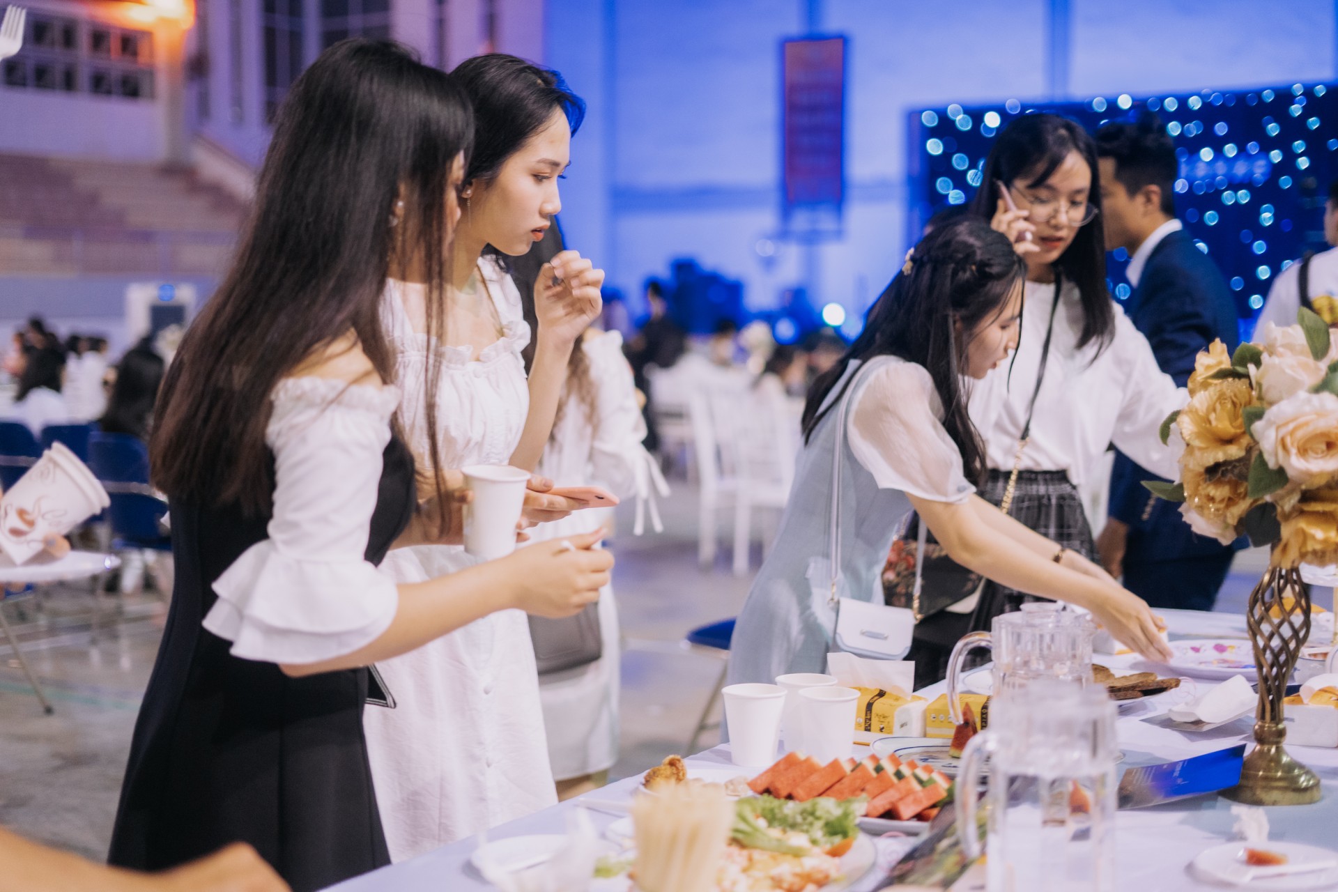 Nhấn để phóng to