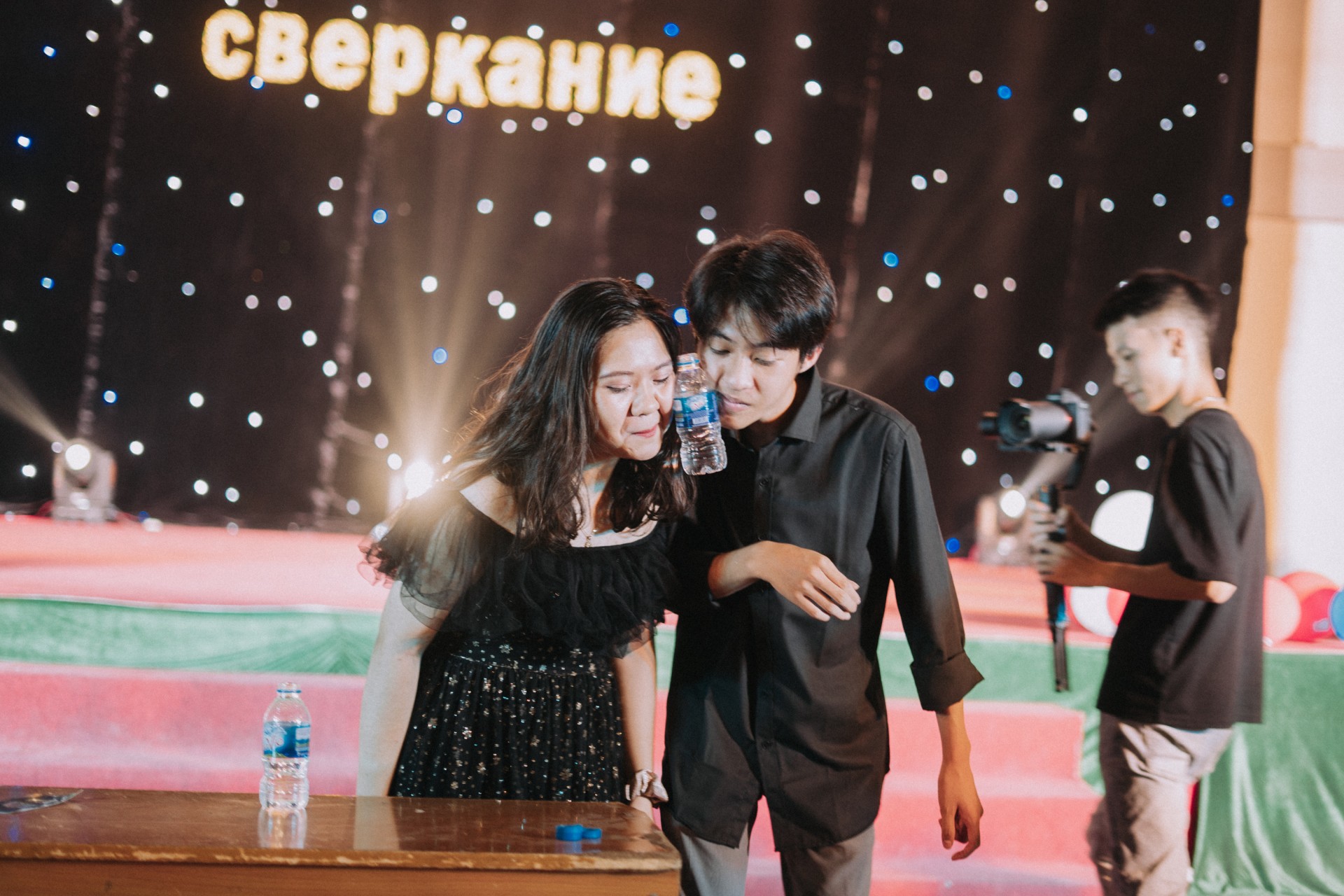 Nhấn để phóng to
