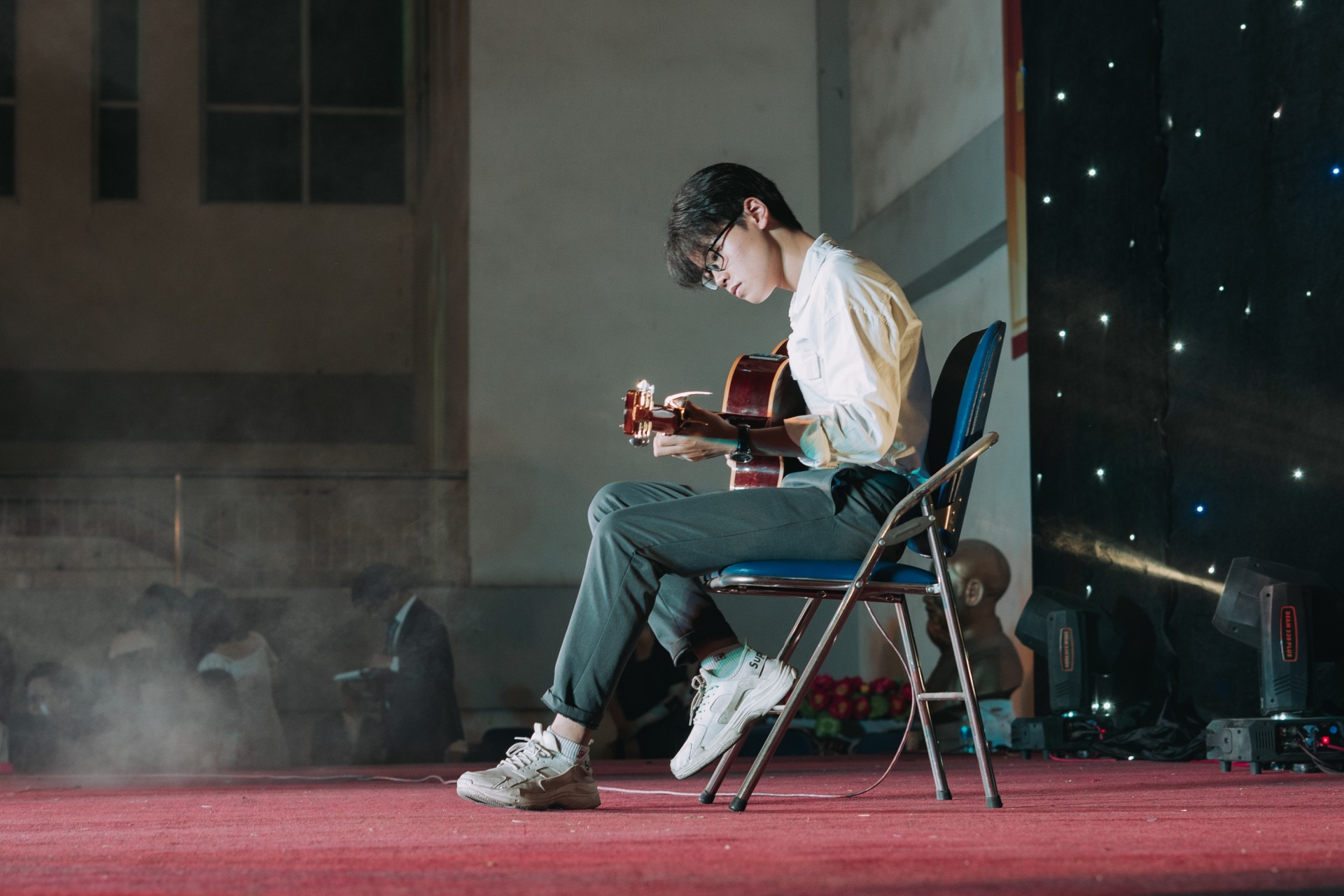 Nhấn để phóng to