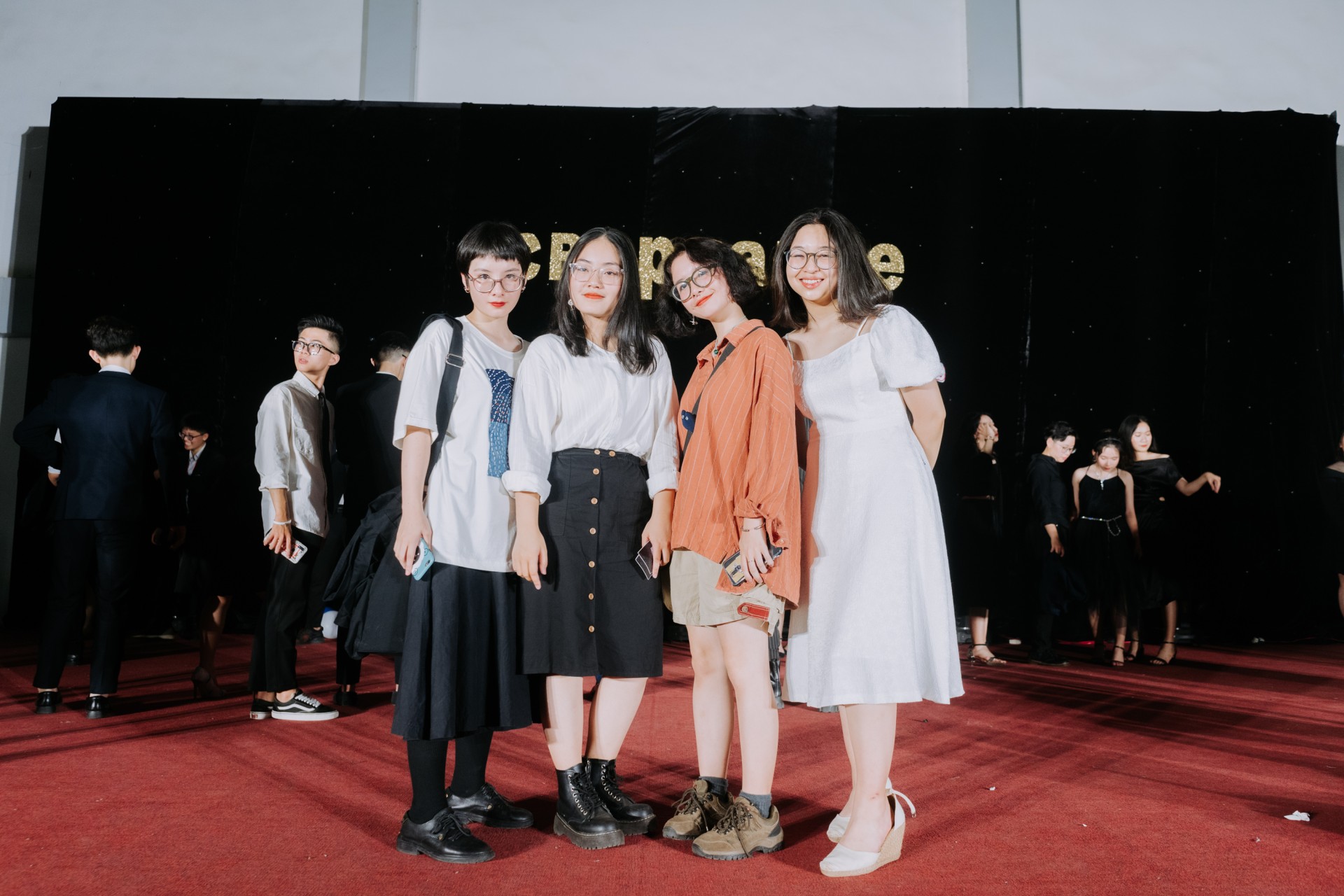 Nhấn để phóng to