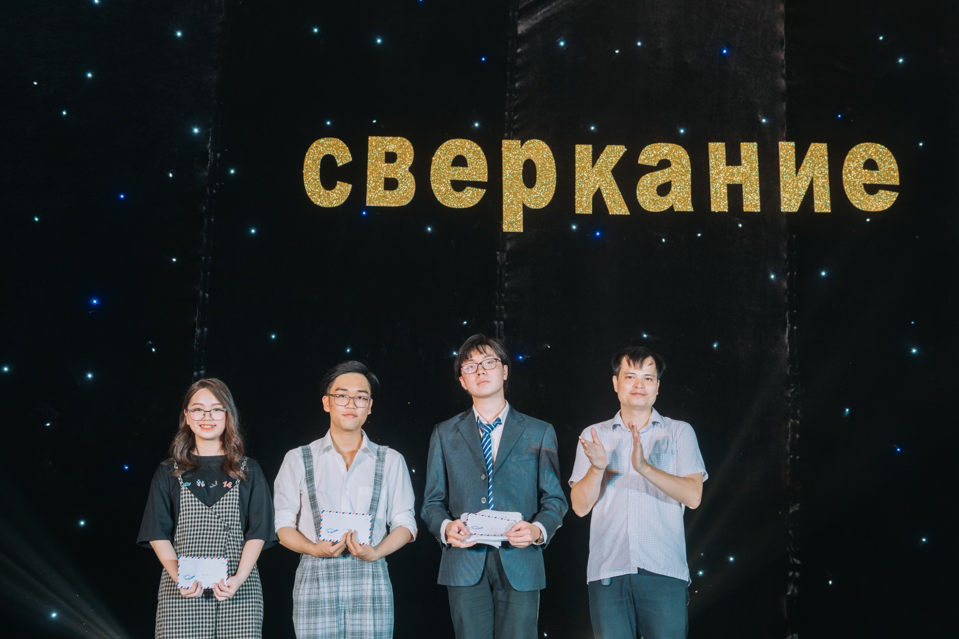Nhấn để phóng to