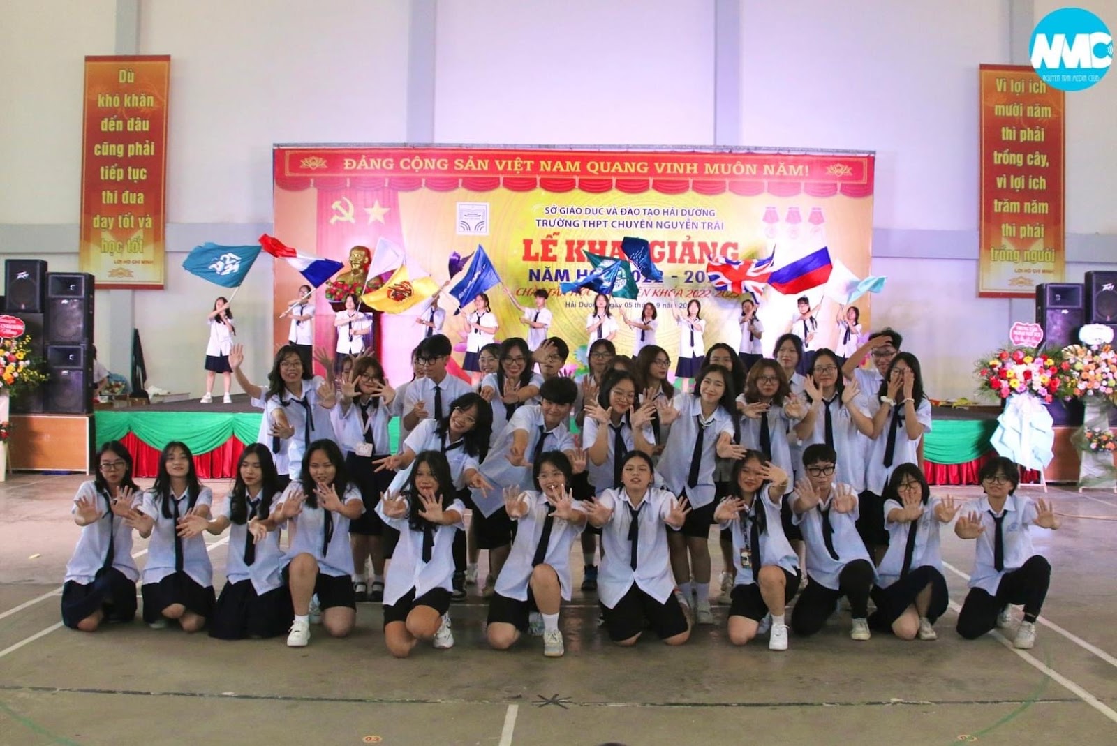 Nhấn để phóng to
