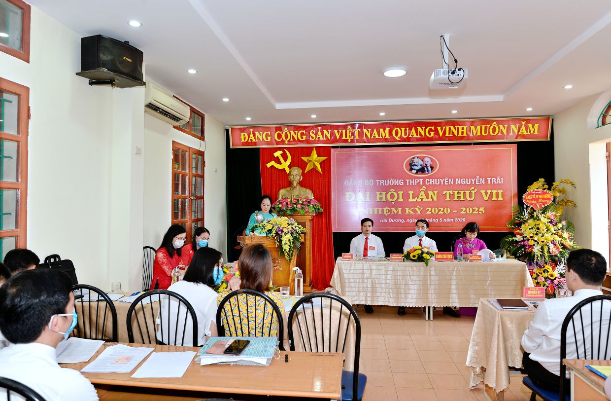 Nhấn để phóng to