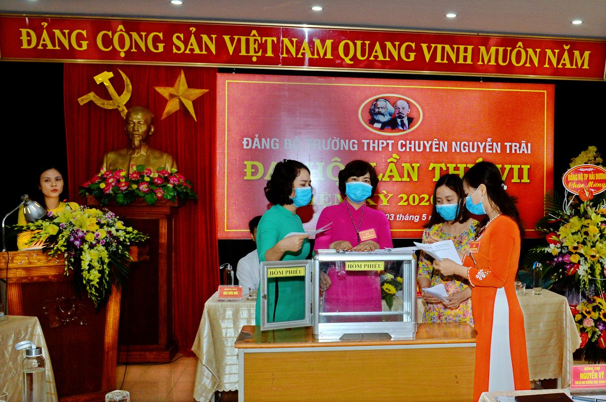 Nhấn để phóng to
