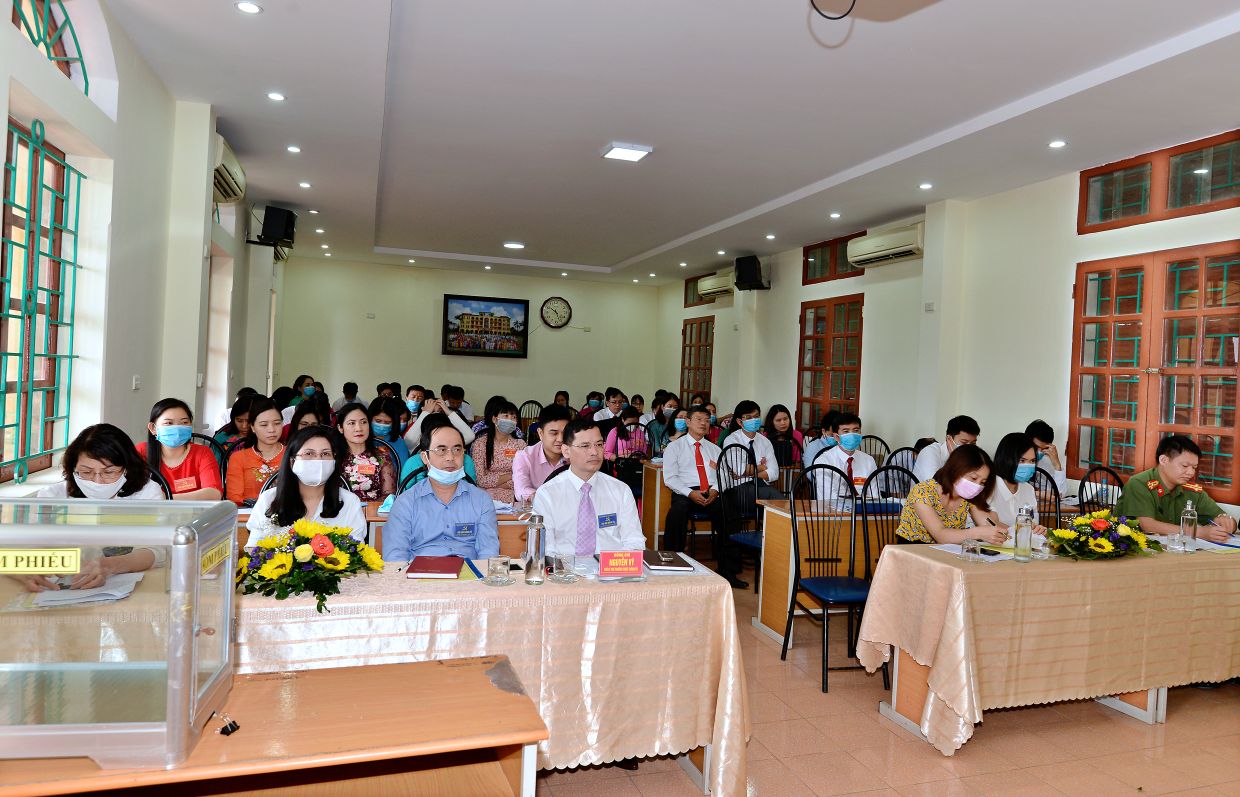 Nhấn để phóng to