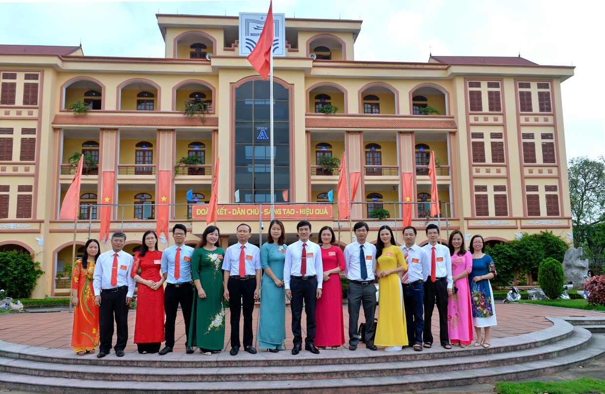 Nhấn để phóng to