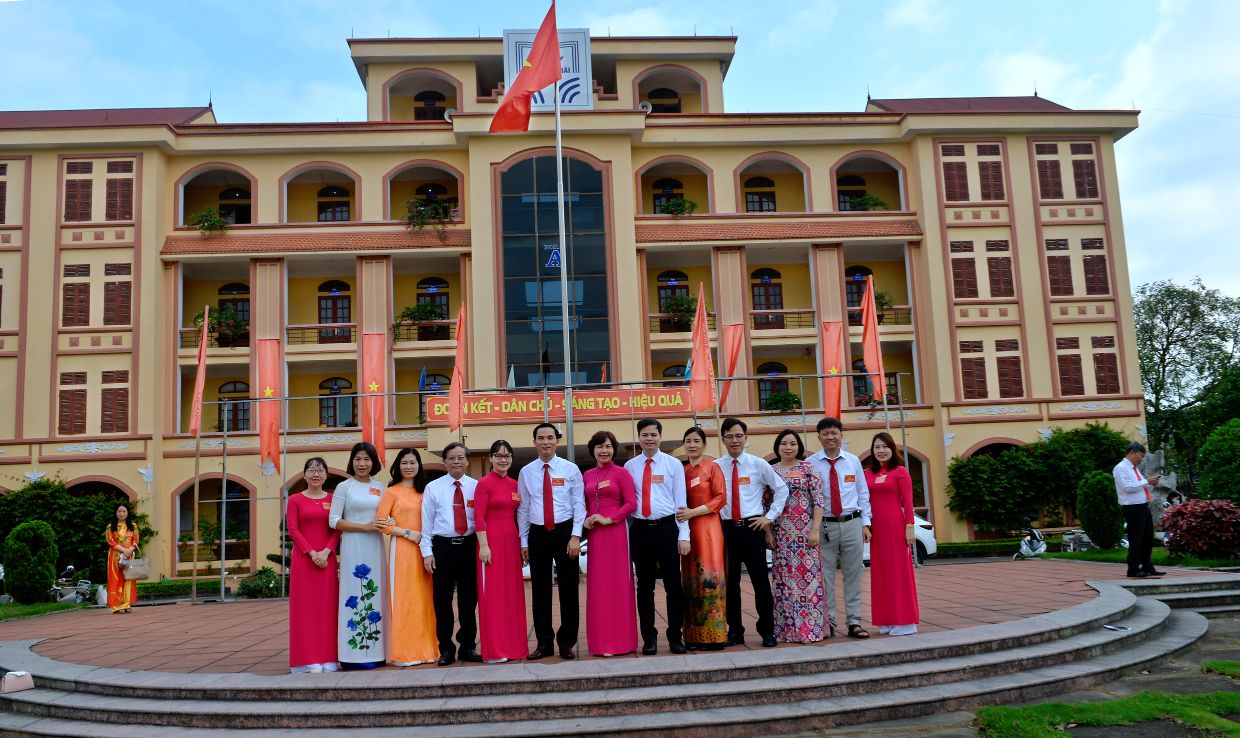 Nhấn để phóng to