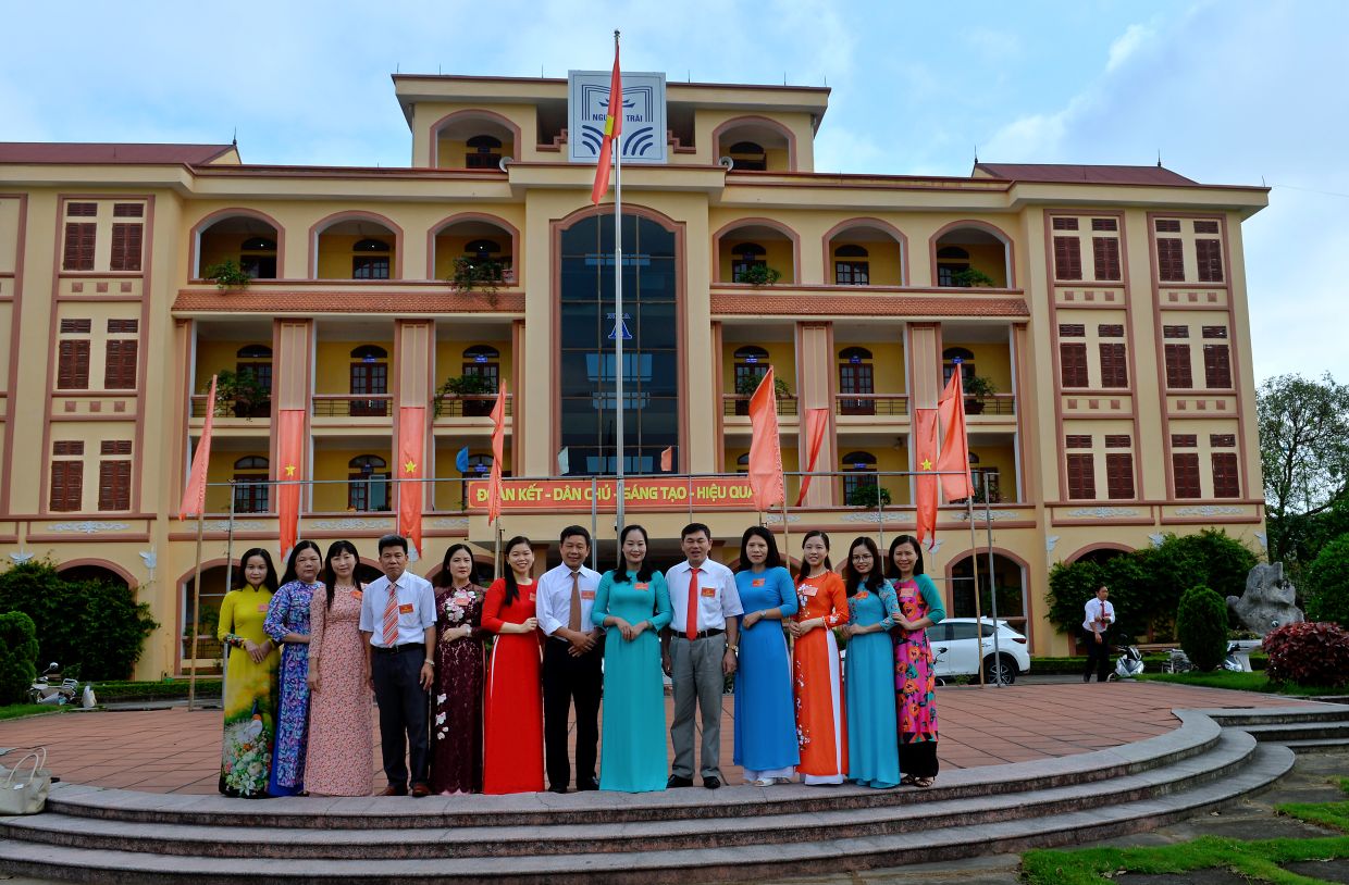 Nhấn để phóng to