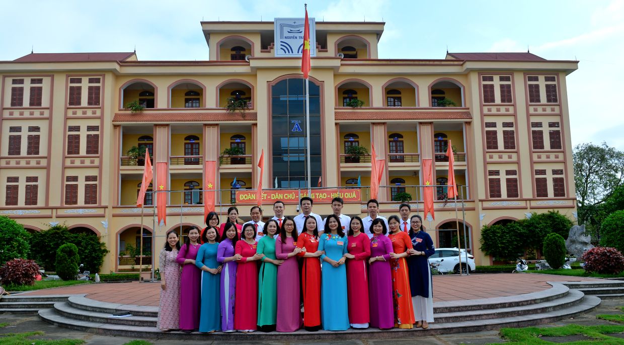Nhấn để phóng to