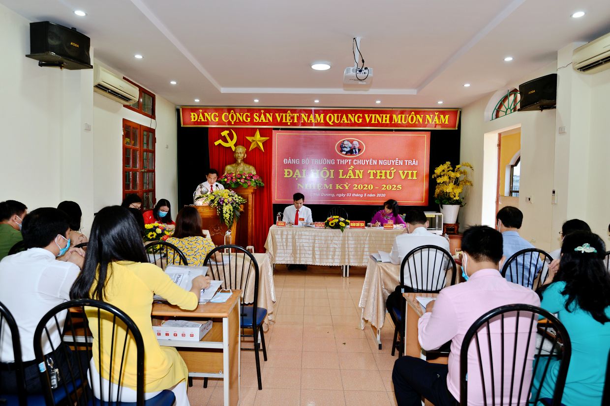 Nhấn để phóng to