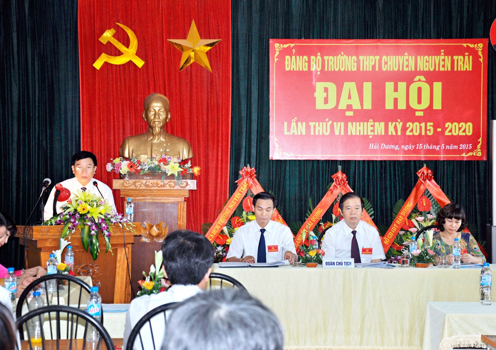 Nhấn để phóng to