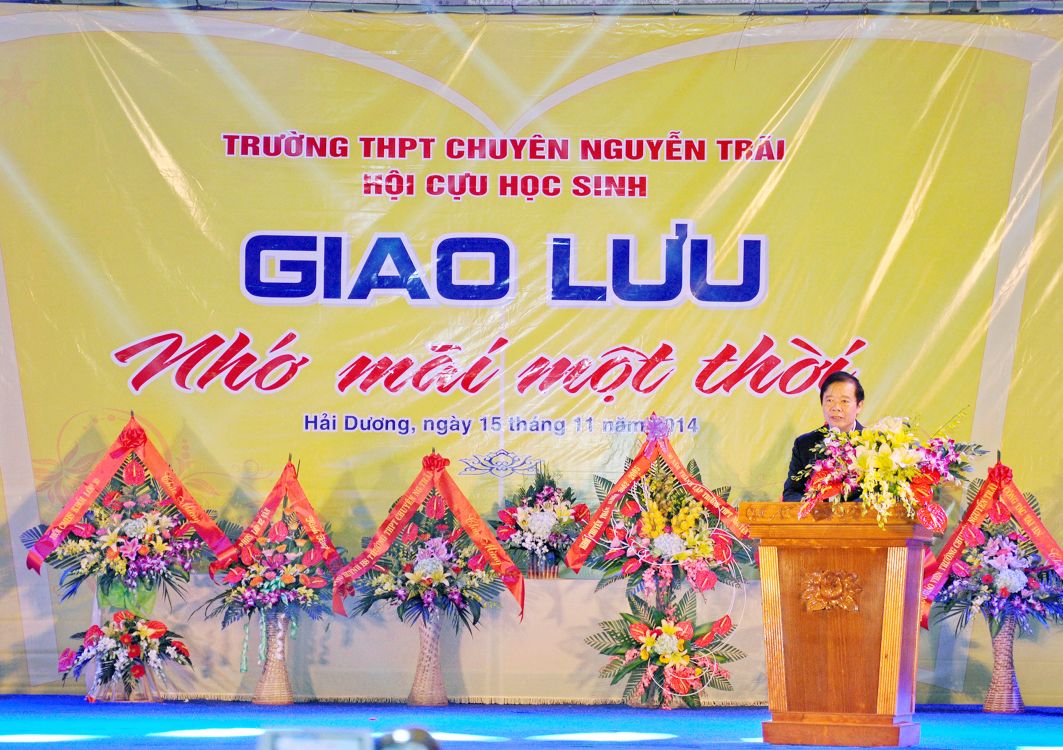 Gala "Nhớ mãi một thời" trong dịp Kỷ niệm 30 năm thành lập trường - 50 năm Khối phổ thông chuyên Toán do Hội cựu hoc sinh nhà trường tổ chức