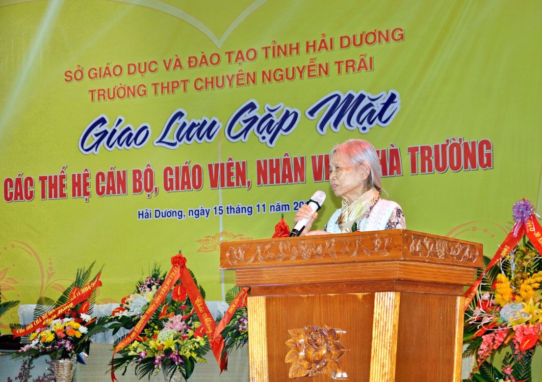 Nhấn để phóng to