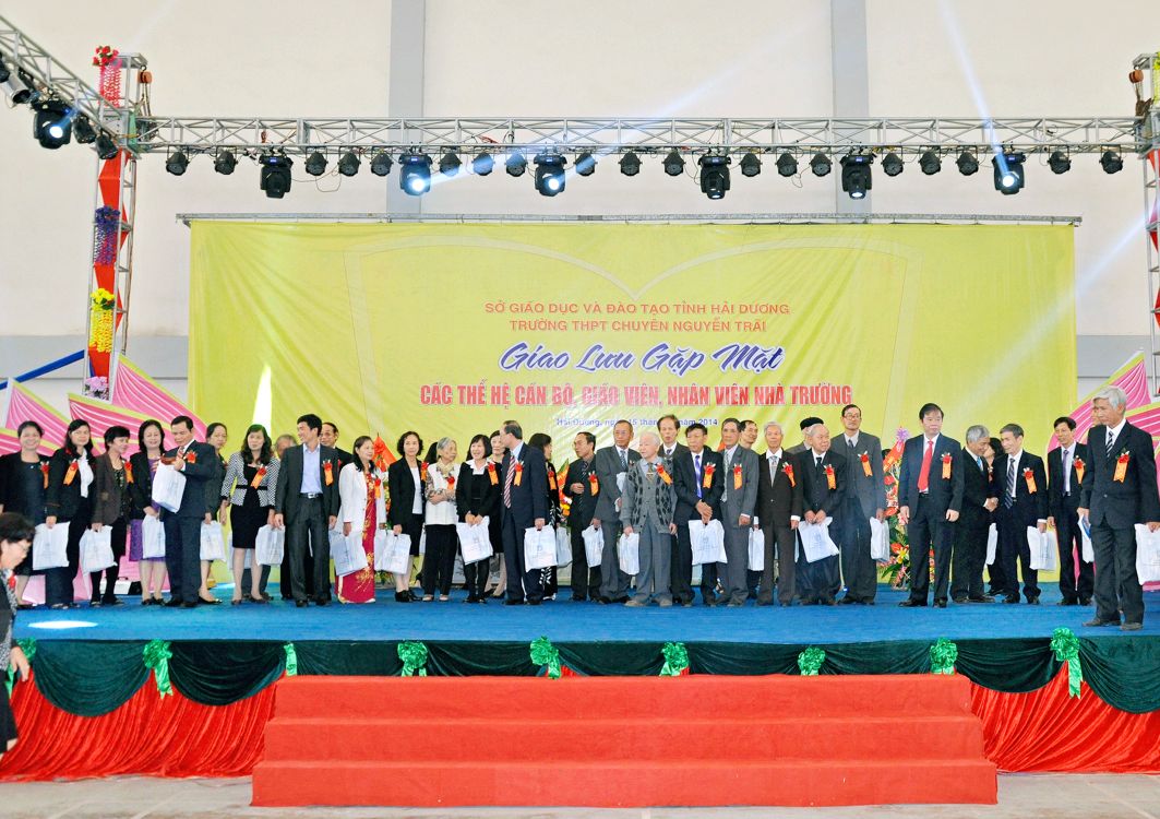 Nhấn để phóng to