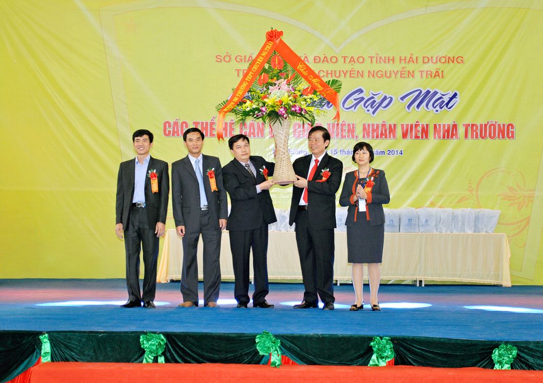 Nhấn để phóng to