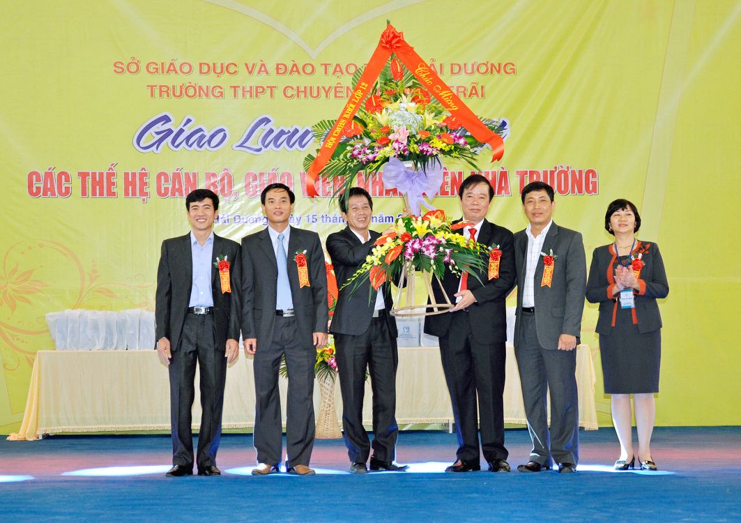 Nhấn để phóng to
