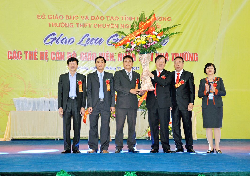 Nhấn để phóng to