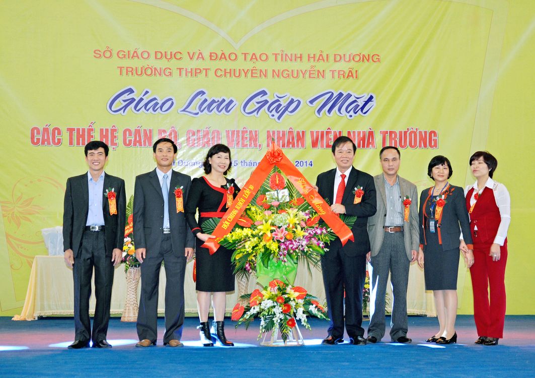 Nhấn để phóng to