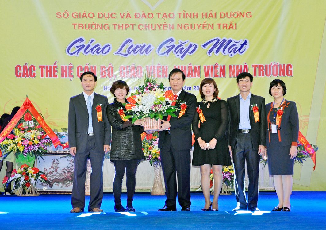 Nhấn để phóng to