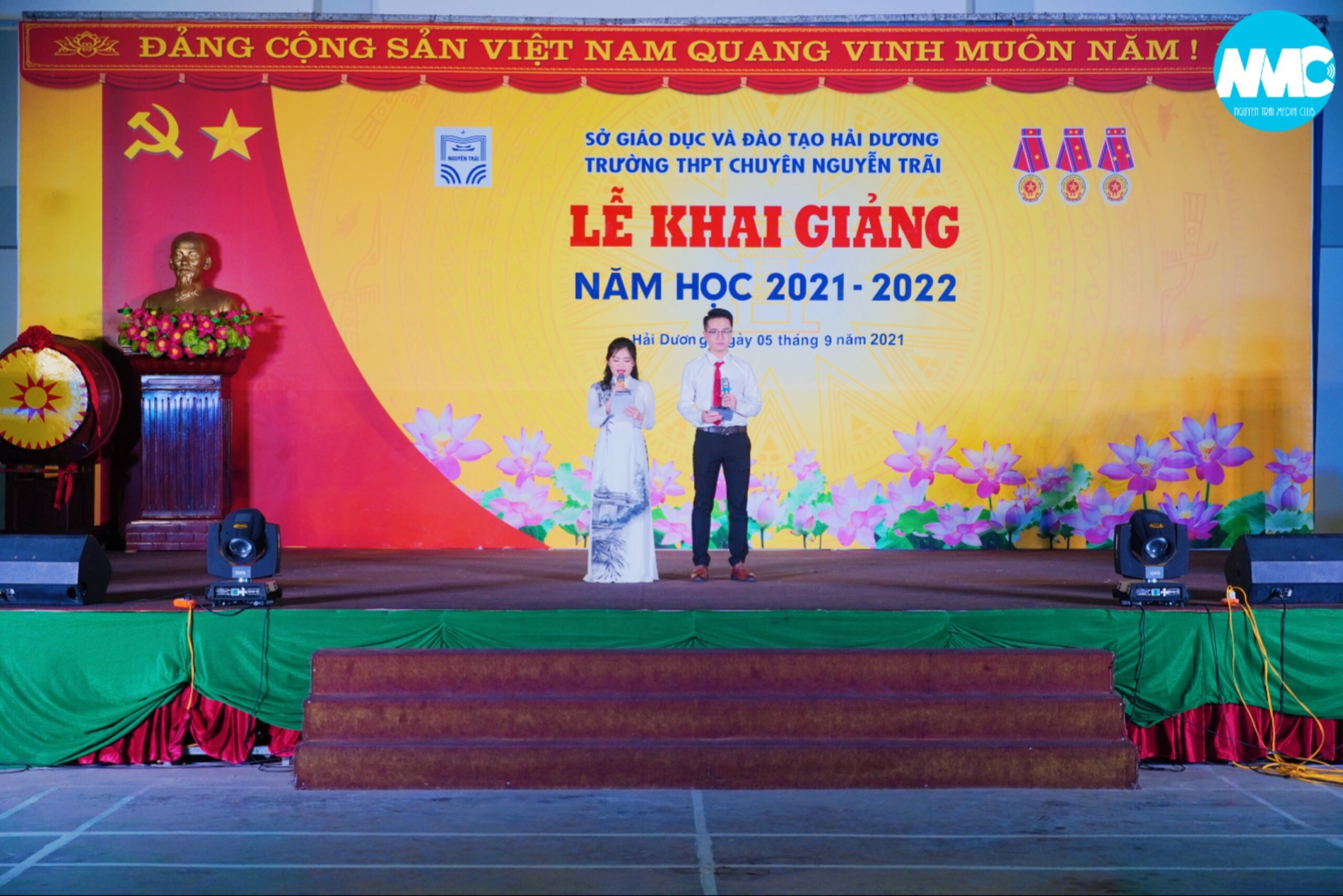 Nhấn để phóng to
