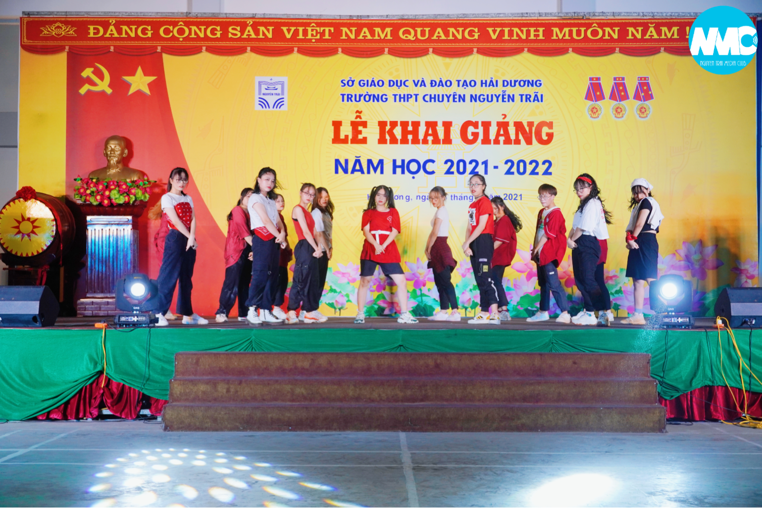 Nhấn để phóng to