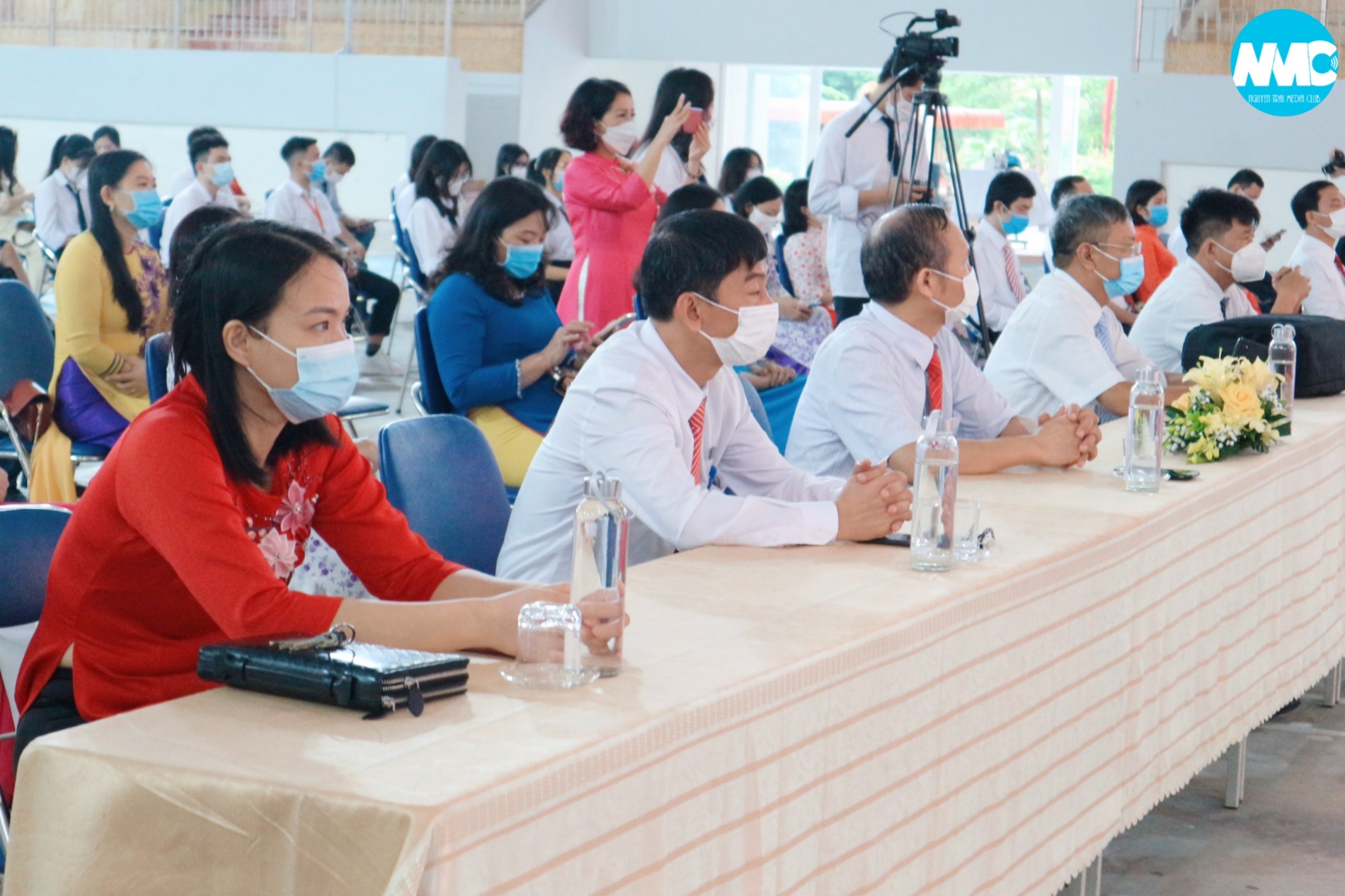 Nhấn để phóng to